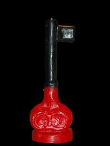 LLAVE MACIZA NEGRO ROJO